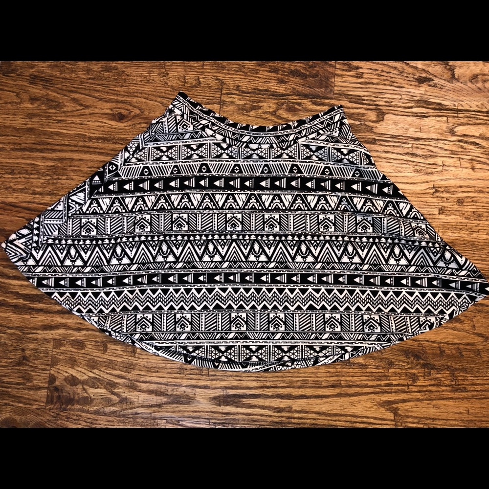 Black and White Aeropostale Skirt